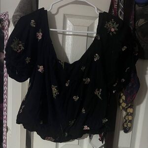 American Eagle Outfitters Black Floral Puff-Sleeve Blouse